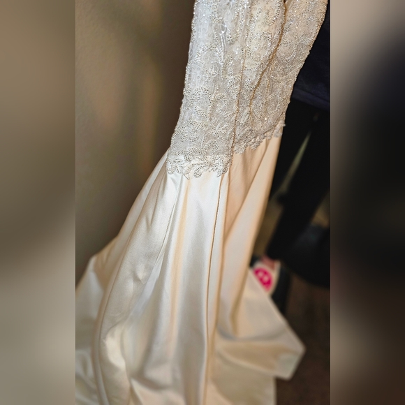 Size 14 beaded Aline wedding dress with pockets unaltered - Picture 15 of 16